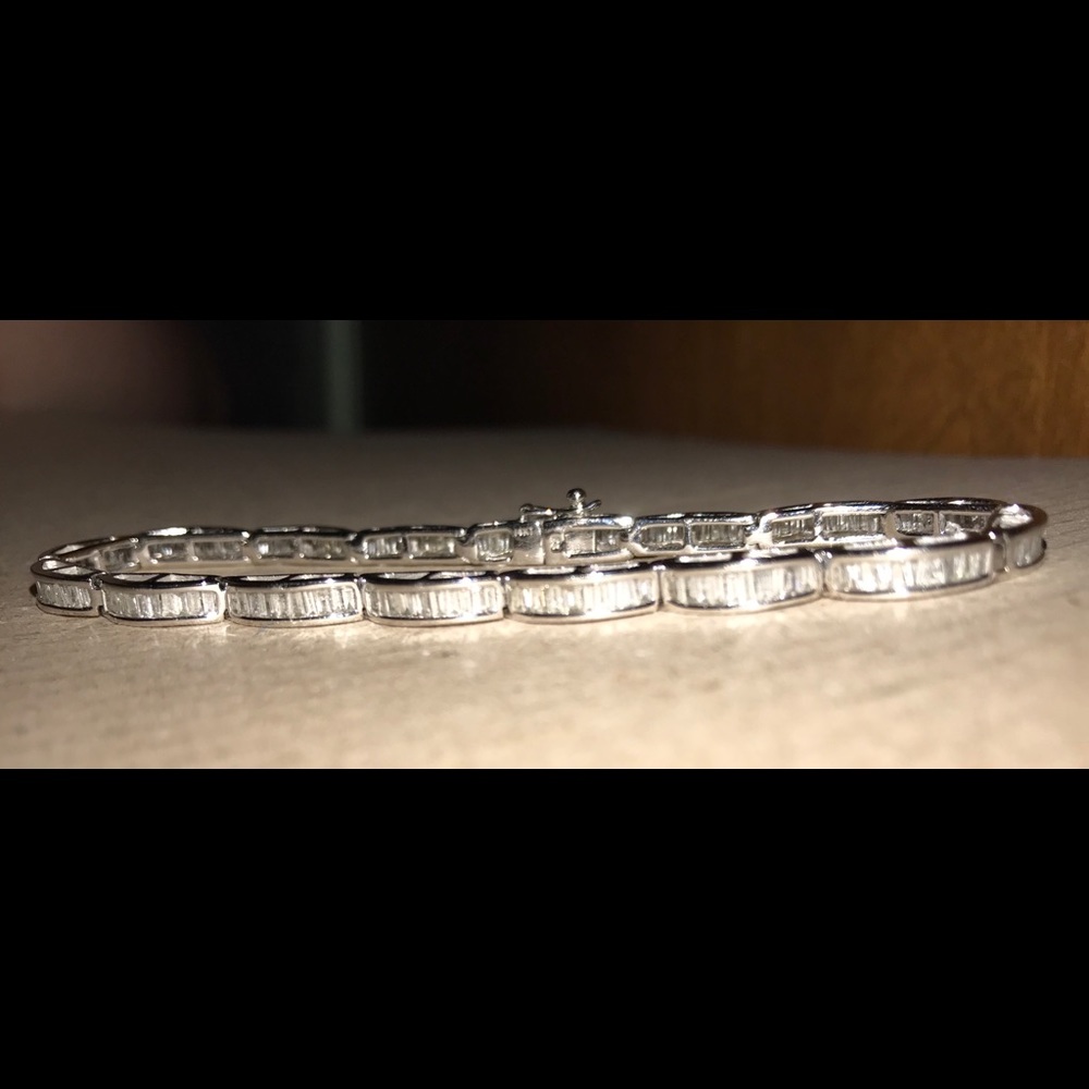 Kay 12k white gold bracelet/2k diamond baguette
